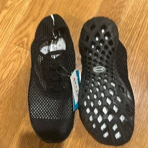 New mens water shoes